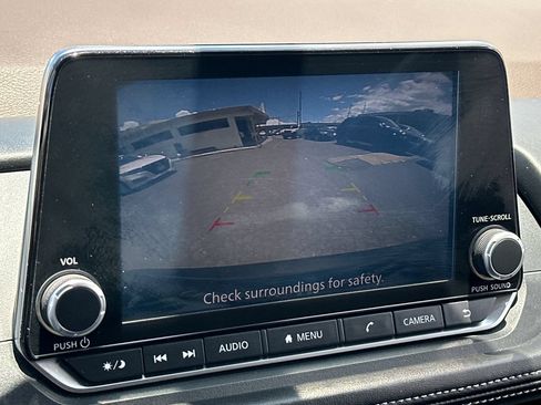 Used 2023 Nissan Rogue SV FWD image 17