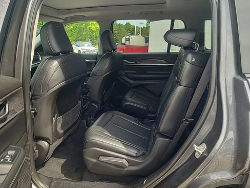 Used 2023 Jeep Grand Cherokee L Limited AWD/4WD image 18