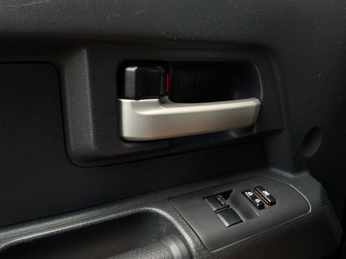 Used 2013 Toyota FJ Cruiser 4WD image 18
