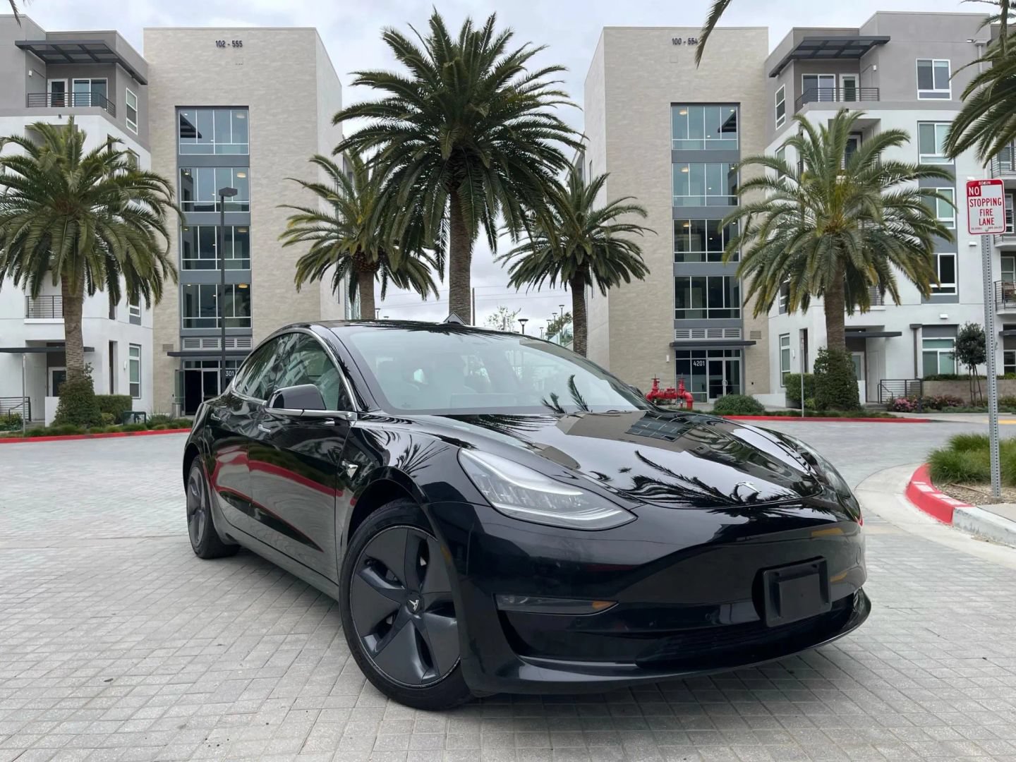 Used 2020 Tesla Model 3 Standard Range RWD image 4