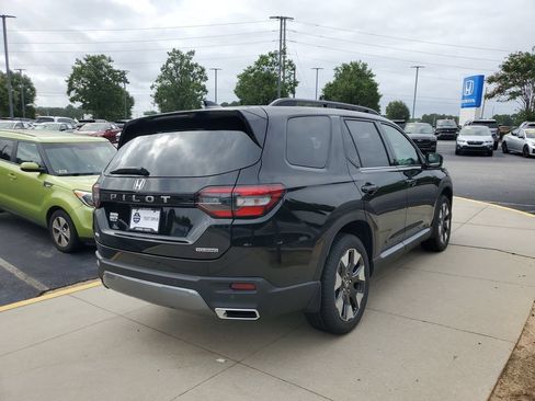 New 2026 Honda Pilot Touring image 6