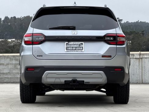 Used 2025 Honda Pilot TrailSport image 9