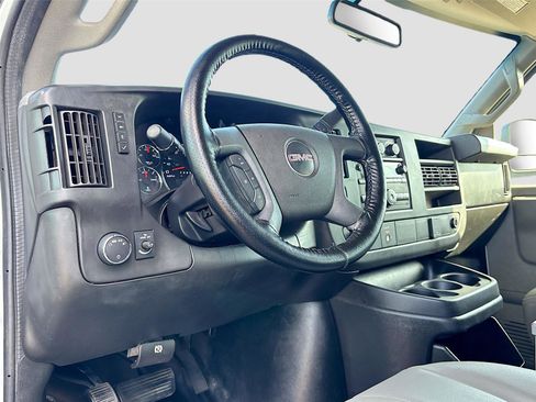 Used 2017 GMC Savana 2500 RWD image 9