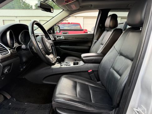 Used 2012 Jeep Grand Cherokee Laredo AWD/4WD image 2