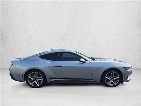 Used 2024 Ford Mustang Coupe RWD image 4