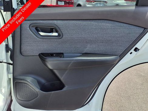 Used 2021 Nissan Rogue SV FWD image 13