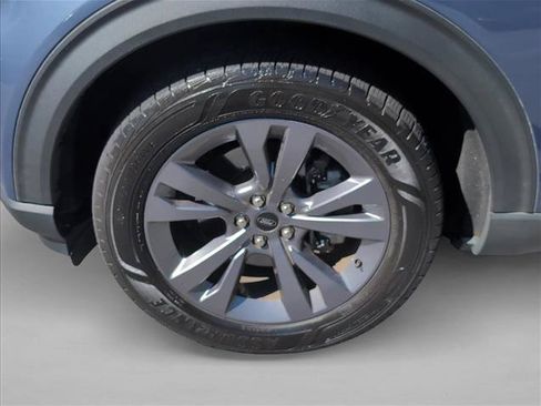 Used 2021 Ford Explorer XLT w/ Equipment Group 202A AWD/4WD image 25