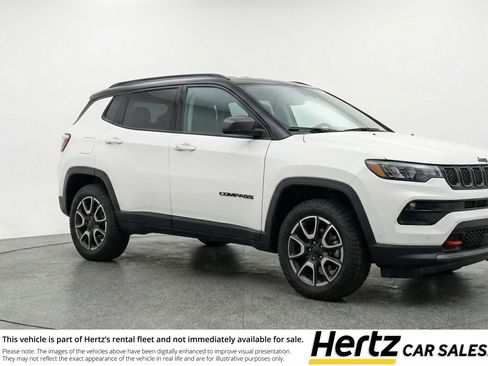 Used 2025 Jeep Compass Trailhawk w/ Trailer Tow Group AWD/4WD image 1