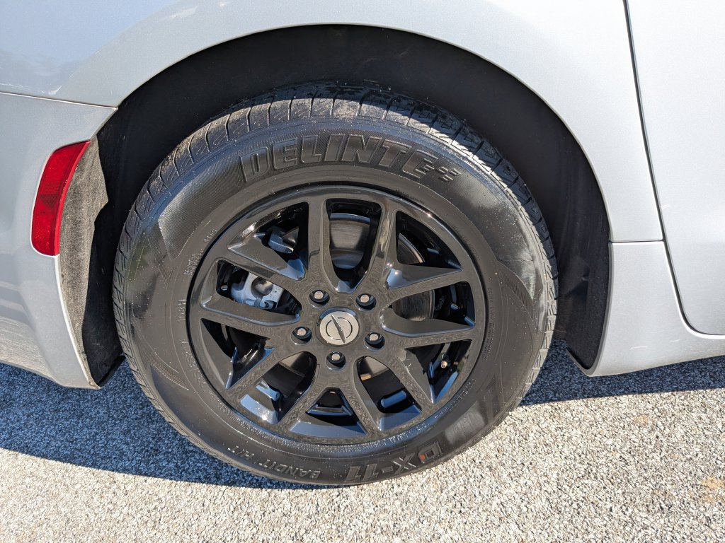 Used 2024 Chrysler Pacifica Touring-L FWD image 17