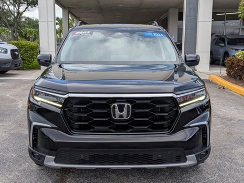 Certified 2024 Honda Pilot Touring image 2