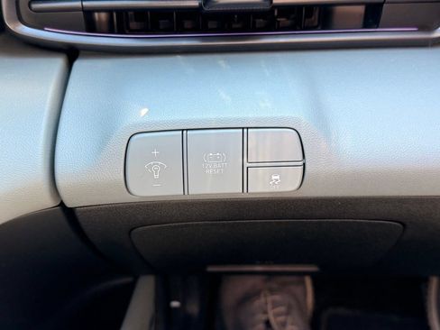 Certified 2025 Hyundai Elantra Limited FWD image 36