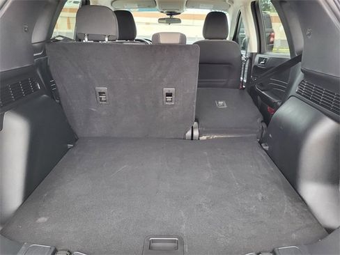 Used 2022 Ford Escape SE w/ SE Sport Appearance Package image 18