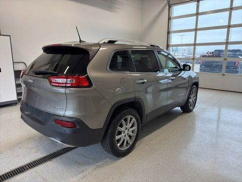 Used 2018 Jeep Cherokee Limited w/ Luxury Group AWD/4WD image 7