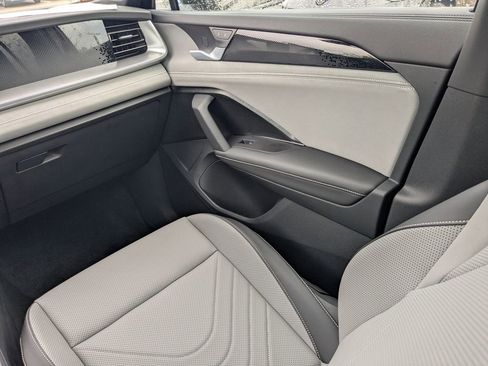 New 2026 Volkswagen Tiguan SE R-Line FWD image 24