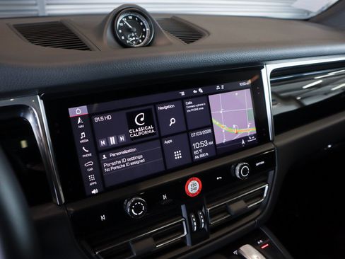 Certified 2026 Porsche Macan AWD/4WD image 27