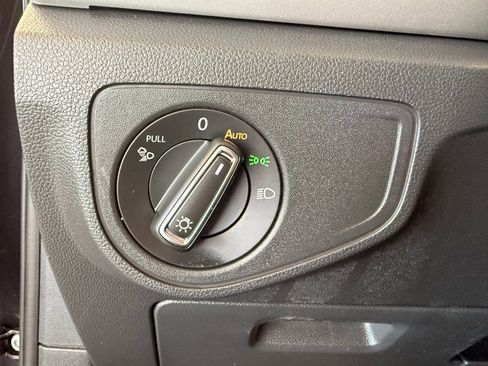 Used 2021 Volkswagen Atlas Cross Sport SE image 23