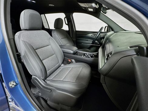 Used 2025 Chevrolet Traverse LT image 27