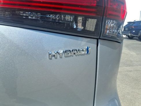 Used 2023 Toyota Highlander LE AWD/4WD image 30