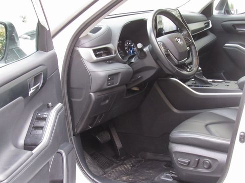 Certified 2021 Toyota Highlander XLE image 11