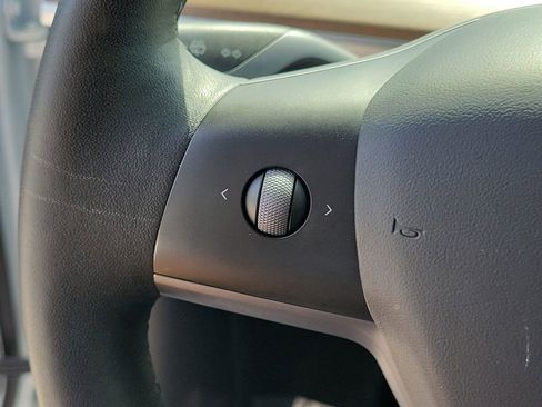 Used 2022 Tesla Model Y Performance AWD/4WD image 34