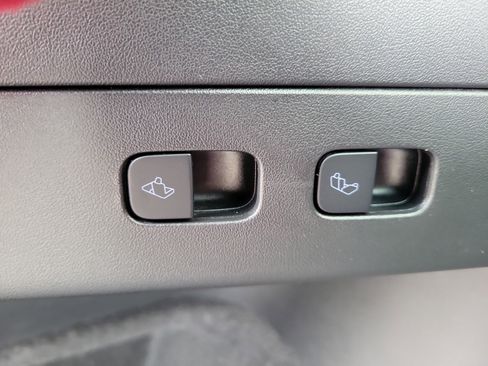 Used 2022 Tesla Model Y Performance image 8