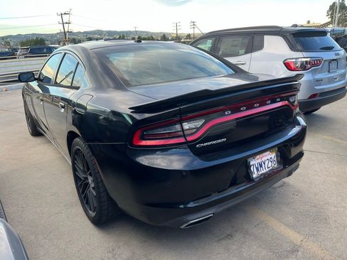 Used 2015 Dodge Charger SE w/ Popular Equipment Group image 4