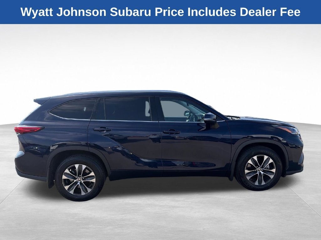 Used 2021 Toyota Highlander XLE AWD/4WD image 12