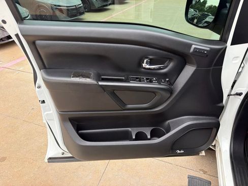 Used 2019 Nissan Titan SL w/ Midnight Edition AWD/4WD image 14