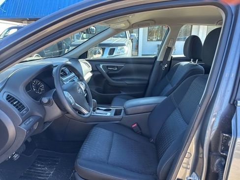 Used 2017 Nissan Altima 2.5 SV image 9