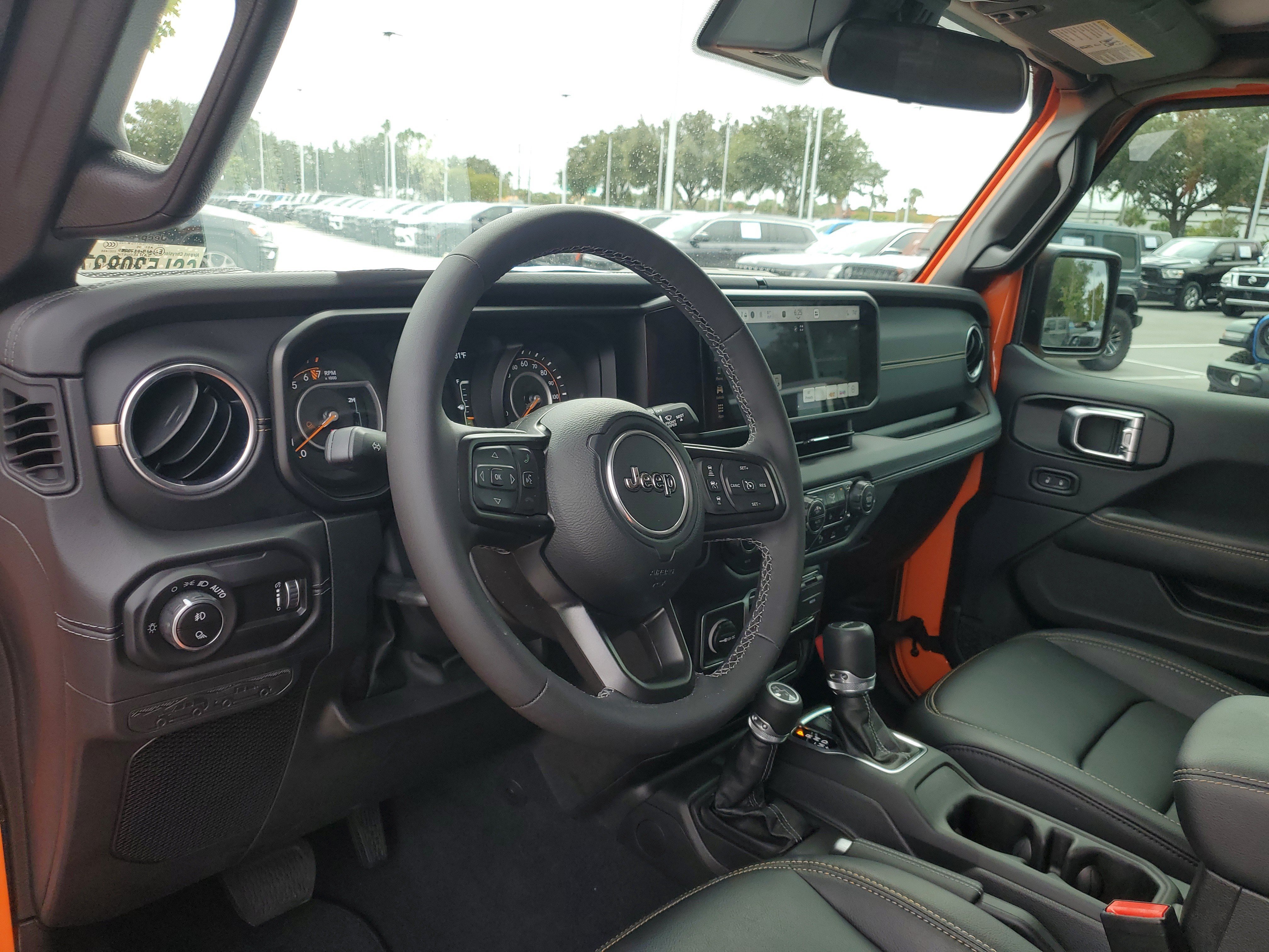Used 2025 Jeep Gladiator Sport AWD/4WD image 13