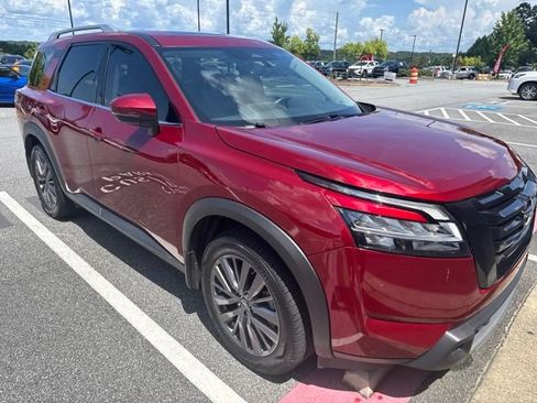 Used 2023 Nissan Pathfinder SL w/ SL Premium Package FWD image 2