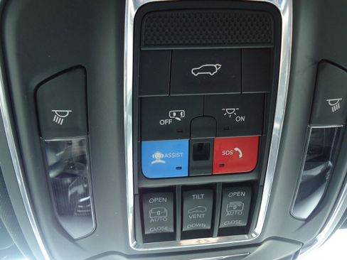 Used 2022 Jeep Wagoneer Series III w/ Premium Group I image 23