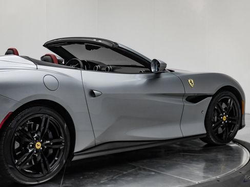 Used 2019 Ferrari Portofino image 22