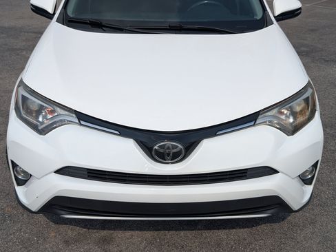 Used 2018 Toyota RAV4 XLE FWD image 12