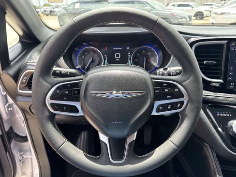Used 2026 Chrysler Pacifica Limited FWD image 22