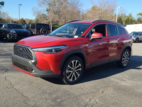 Certified 2024 Toyota Corolla Cross XLE image 3