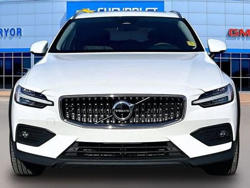 Used 2025 Volvo V60 B5 Cross Country Plus AWD/4WD image 2