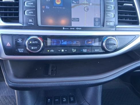 Used 2018 Toyota Highlander Limited AWD/4WD image 27