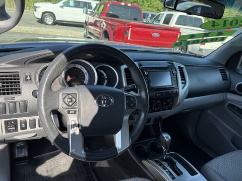 Used 2014 Toyota Tacoma 4x4 Access Cab w/ SR5 Package image 13