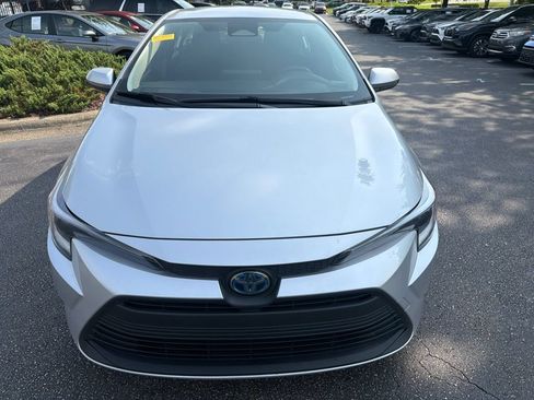 Used 2025 Toyota Corolla LE w/ LE Premium Package FWD image 3