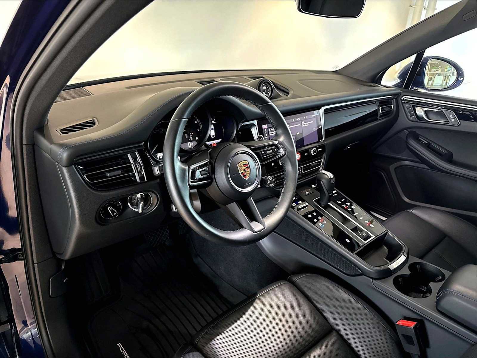 Used 2026 Porsche Macan AWD/4WD image 7