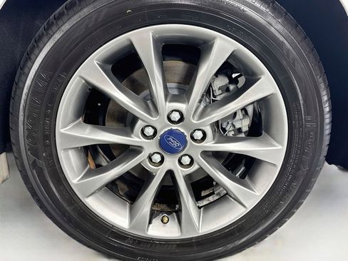 Used 2017 Ford Fusion SE w/ Fusion SE Technology Package FWD image 33