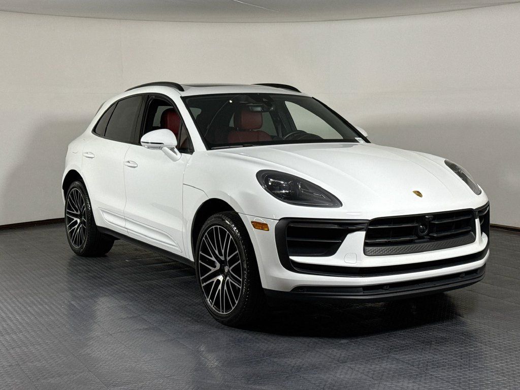 Certified 2025 Porsche Macan AWD/4WD image 9