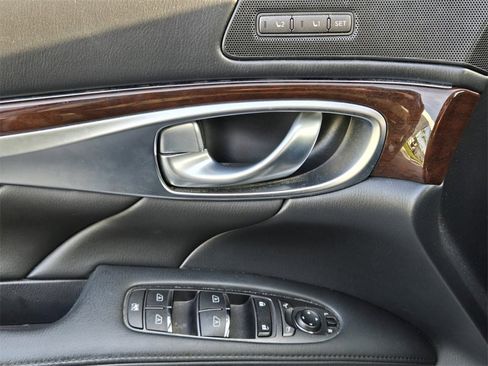 Used 2015 INFINITI Q70 3.7 image 29