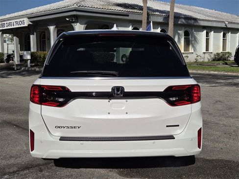 Used 2025 Honda Odyssey Touring image 5