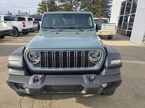 Used 2025 Jeep Wrangler Unlimited Sport AWD/4WD image 2
