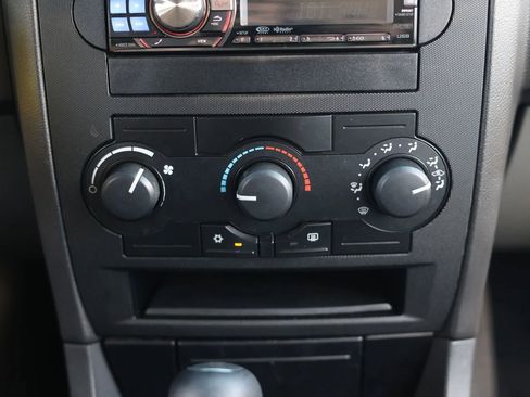 Used 2005 Dodge Magnum SE RWD image 29