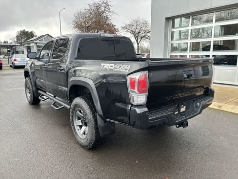 Used 2020 Toyota Tacoma TRD Off-Road w/ Technology Package image 3