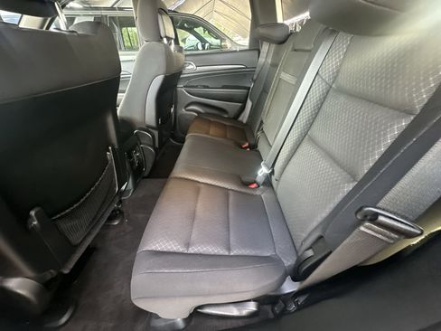 Used 2019 Jeep Grand Cherokee Laredo image 27