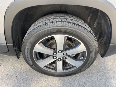 Used 2021 Chevrolet Traverse LT w/ LT Premium Package AWD/4WD image 22